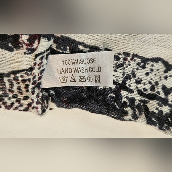 Unbranded Womens White With Black Feather Design Infinity Scarf 100% Viscose - Picture 10 of 11